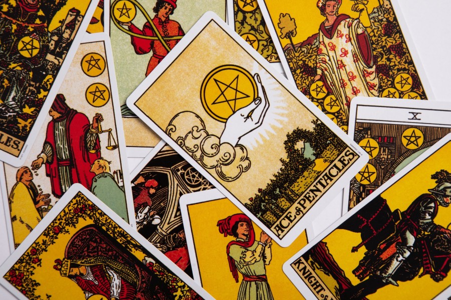 6 façons de créer un lien fort avec son jeu de tarot, en tant que cartomancien